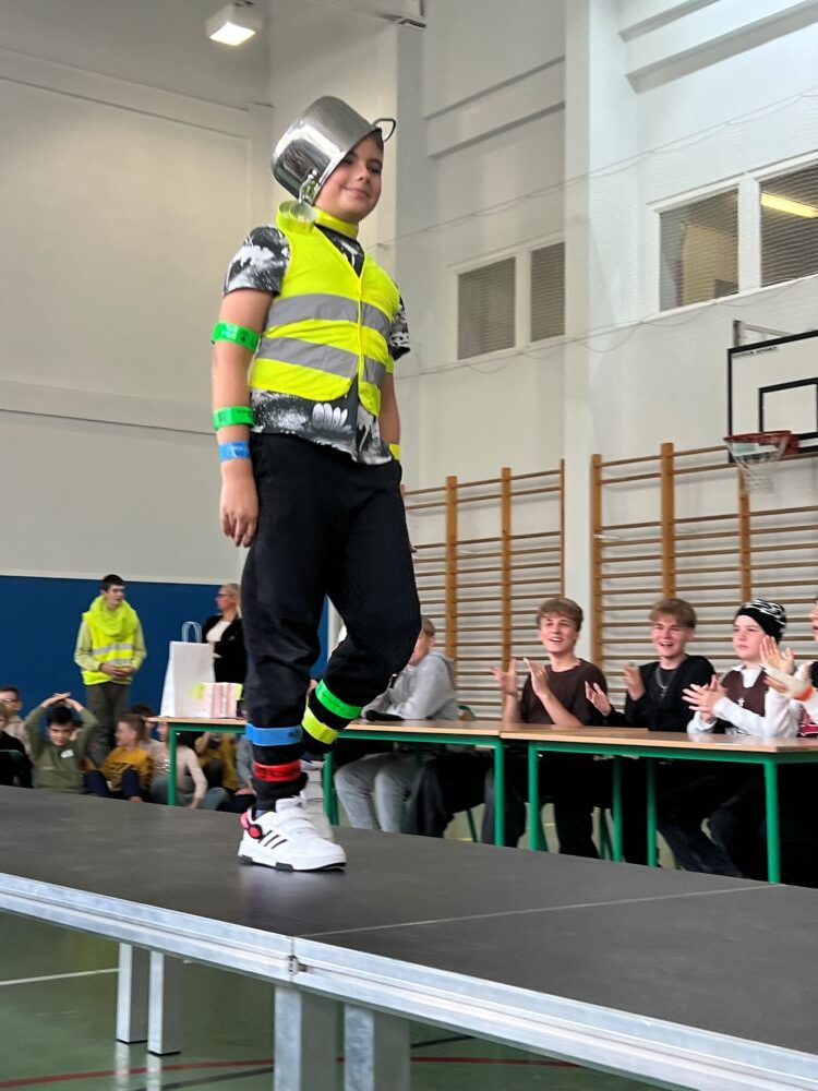 Odblaskowy pokaz mody (8)